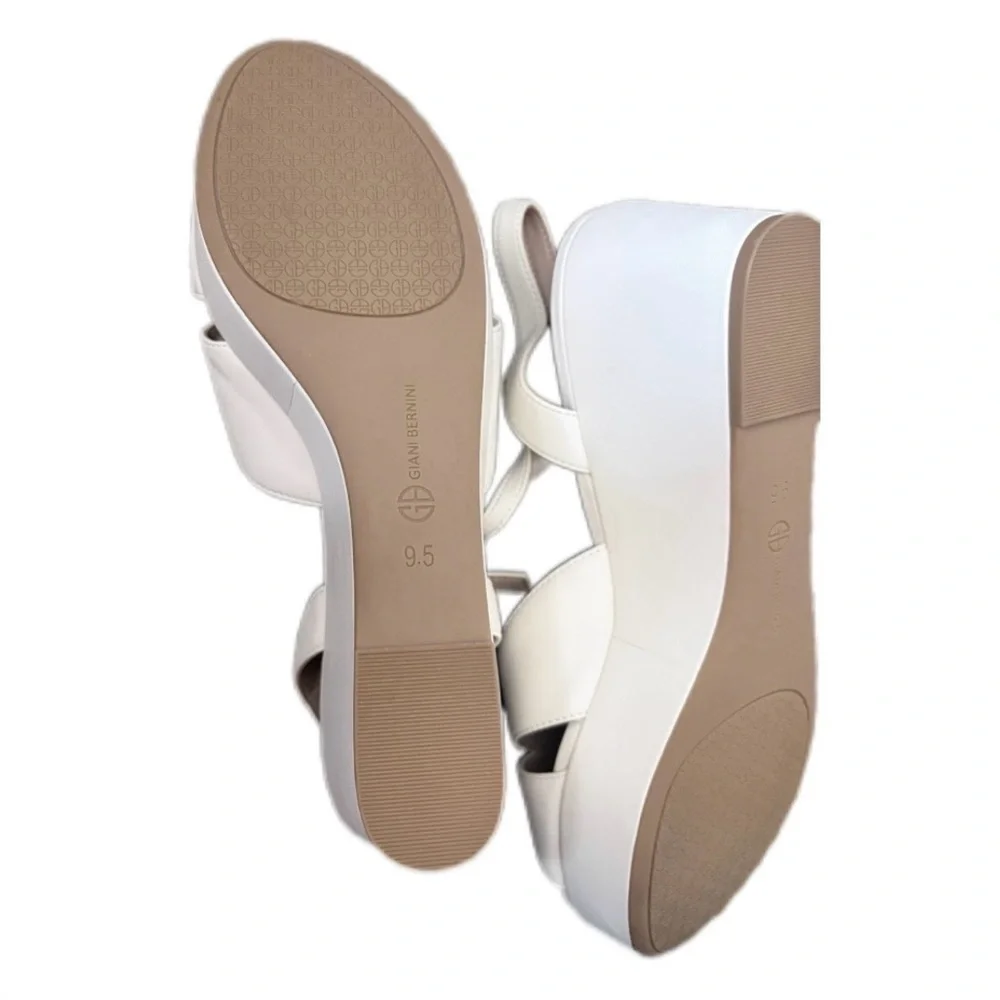 Giani Bernini White Platform Wedges